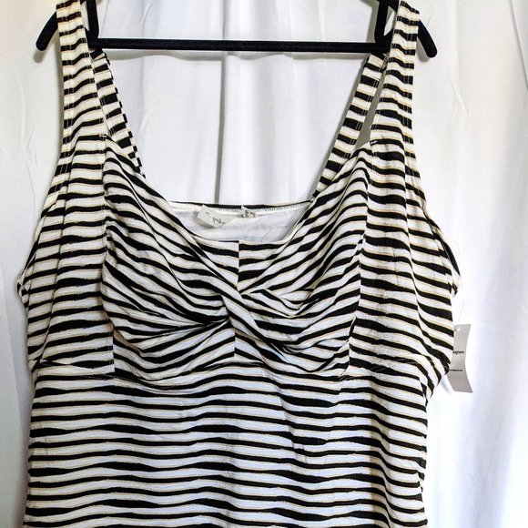 Pinup Glam! Underwire Tankini Top With Twisted Front in 5X - Picture 2 of 7